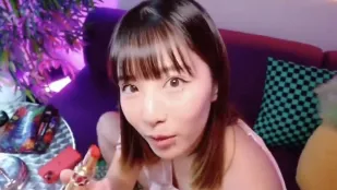 男友突袭正在化妆的我精液射的我全身都是
