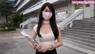当表面正经私下淫蕩的女教师课后辅导早熟男学生她还是必须保持专业 Ellie