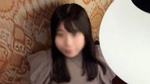FC2PPV-4608492 第一次拍摄就泪流满面