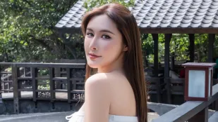 爆乳女教师的毕业纪念禁断的温泉私人课程 艾熙
