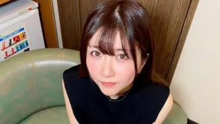 FC2PPV-4737444 夏天给可爱美女中出是我人生目的