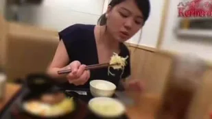 FC2PPV-932566 坐在路边的纯朴翘家女