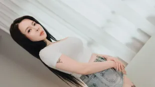 被我巧手摸到就兴奋起来的你才坏呢用黏糊糊的揉搓手交来诱惑男性勃起的性慾熟女