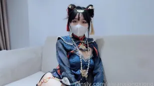 我的变态室友想看我角色扮演所以我奖励他让我高潮痉挛 爱玩熊