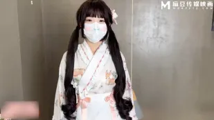 线下cos陪玩白嫩美少女遇到变态客户 QQ糖