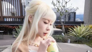 美人OL香月遥衣午休期间饮料被下药昏睡