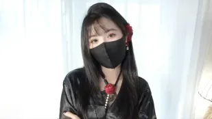 淫荡女房东上门收租交不起房租就乖乖用鸡巴偿还吧 懒懒猪