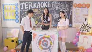 情色69班班长的特殊讨好技巧 季妍希 林嫣