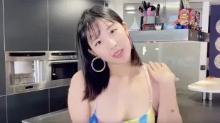 我没穿内衣和男友约会只为方便做爱