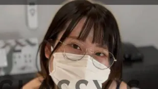FC2PPV-4608943 连续射精在日本巨乳眼镜妹嘴里