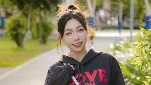 学长的大肉棒一路桶进最深处让啤儿连续高潮