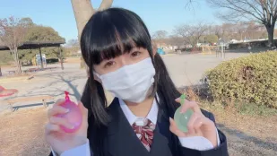 FC2PPV-4327193 她的理性因女孩的可爱裤子和溢出爱液崩坏
