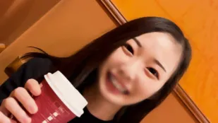 FC2PPV-3201985 笑容可爱的女孩