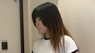 FC2PPV-4843612 上京18歳生挿入膣内清掃