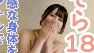 FC2PPV-4639727 她性感敏感的身体令人赏心悦目
