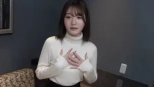 FC2PPV-4640917 精通多国语言且爱好旅行的白皙苗条女大学生