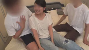 [数位破解无码版]FC2PPV-935904 原本要玩3P结果却变成4P