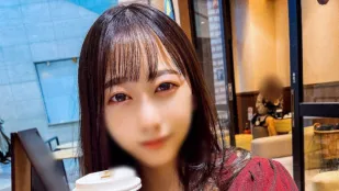 FC2PPV-3219503 一位在夜晚的都市中不断寻找干爹的女大学生