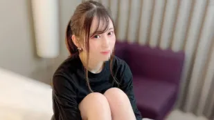 FC2PPV-2962541 这个可爱的女孩脸红了