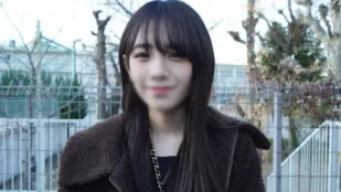 FC2PPV-3183031 车内性爱大阴蒂美少女的阴部被胶带和振动器张开潮吹