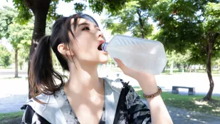 慢跑事故中遇到的长腿痴女Mio的色情救援