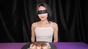 哥哥射在提达米苏上投餵给我吃精液食物我全部吃完了哦