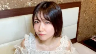 FC2PPV-4756335 与可爱美女重逢
