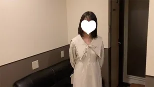 FC2PPV-4840818 拥有娃娃脸的黑发女孩
