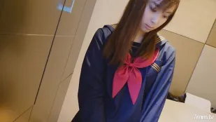 FC2PPV-1894709 离家出走的漂亮女孩正在寻找落脚之处