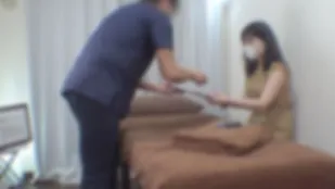 FC2PPV-4700293 美丽的30多岁女白领拥有美肌与迷人身材