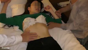 FC2PPV-1139002 私摄套装销售在羞辱中崩溃的太太自我被中年大叔双棒直射精液完整版