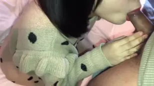 FC2PPV-1233127 皮肤白皙充满青春活力的女子