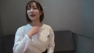FC2PPV-3211715 可爱的本地女孩精液滴落在她敏感的屁股上