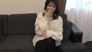 FC2PPV-3271998 美丽纯真的少女被骗以为自己在拍模特照