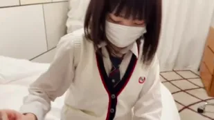 FC2PPV-4598225 娇小小恶魔一插入就变身成欲女