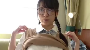 FC2PPV-4323016 巨乳眼镜娘优等生动制乱入高潮痉