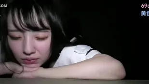 FC2PPV-3138729 纯真少女年末连射两发高潮痉挛