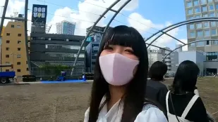 FC2PPV-3274693 十八岁处女首尝车内乱交惨射失身