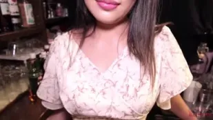 FC2PPV-4539387 经营小吃店经营困难的40岁美女