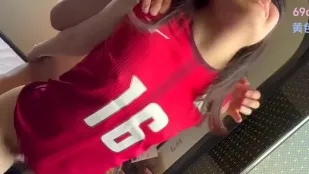 FC2PPV-4596467 爆孕女大学生沙滩偷欢巨臀长插