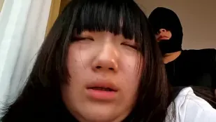 FC2PPV-4921378 十八岁少女三度处子羞涩欢愉内射