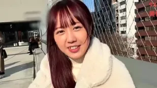 FC2PPV-4811389 可爱小胸美少女激战首射高潮痉挛