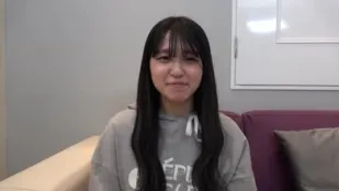 FC2PPV-4692690 擅长撒娇迷惑年长男人的少女将大量精液注入敏感的身体