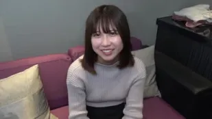FC2PPV-4465742 有点朴素认真女孩あゆみ酱长美腿健康圆臀