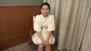 FC2PPV-4323216 她无法忍受从未体验过的极小阴户