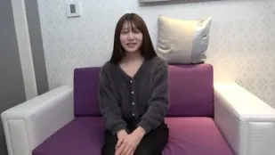 FC2PPV-4283330 声音可爱的白皙身材美乳闪闪发光的小光