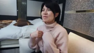 FC2PPV-4288477 巨乳短发