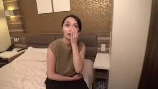 FC2PPV-4118598 美丽的妻子拥有迷人的身材和强烈的性感