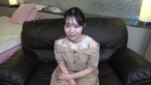 FC2PPV-4055223 略带清纯的高中三年级女子
