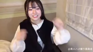 FC2PPV-3798312 胸部丰满的高中女生进行认真的高潮性爱
